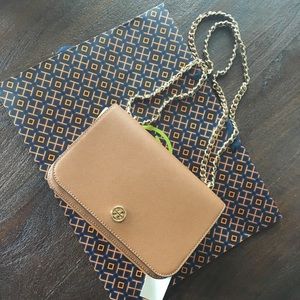 Tory Burch Robinson Adjustable Shoulder Bag.